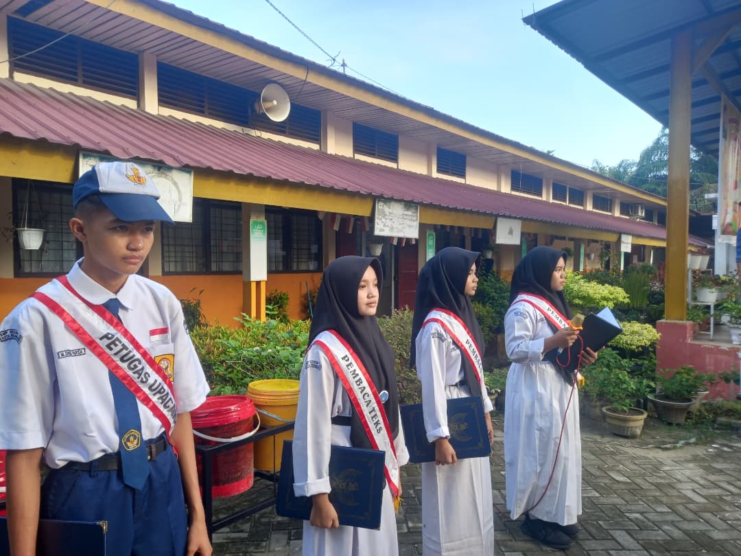 UPACARA BENDERA DALAM RANGKA MEMPERINGATI HARI PAHLAWAN 10 NOVEMBER